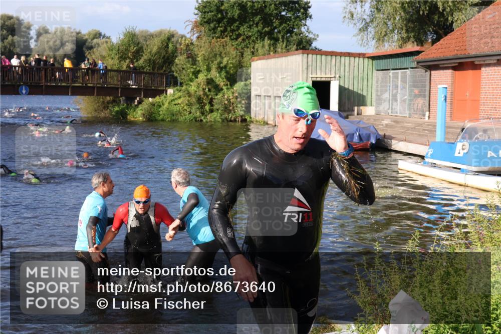31.08.2025 - Elbe Triathlon Hamburg Luisa Fischer http://msf.ph/oto/8673640 31.08.2025 08:45:13 Schwimmen 311, 331 meine-sportfotos.de