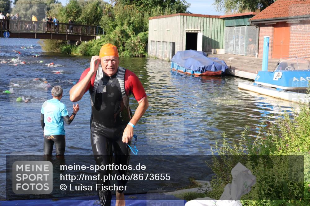 31.08.2025 - Elbe Triathlon Hamburg Luisa Fischer http://msf.ph/oto/8673655 31.08.2025 08:45:16 Schwimmen 331 meine-sportfotos.de