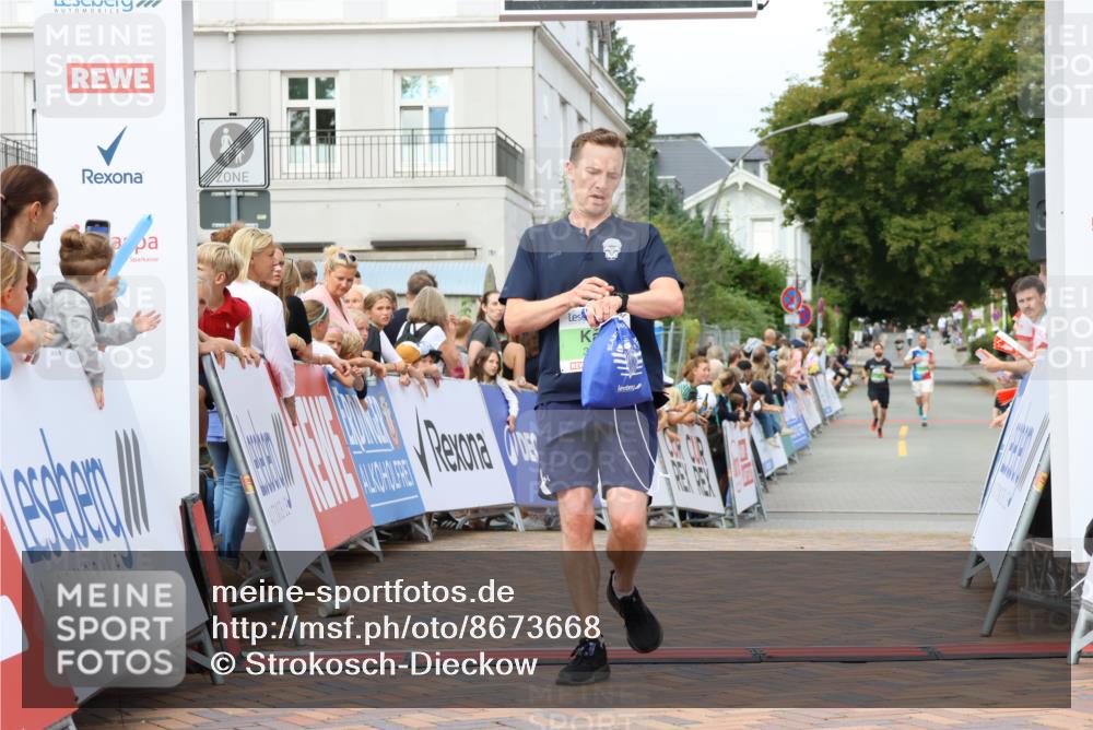 31.08.2025 - 21. Blankeneser Heldenlauf Strokosch-Dieckow http://msf.ph/oto/8673668 31.08.2025 10:51:34 Ziel 2187, 3580, 3030 meine-sportfotos.de