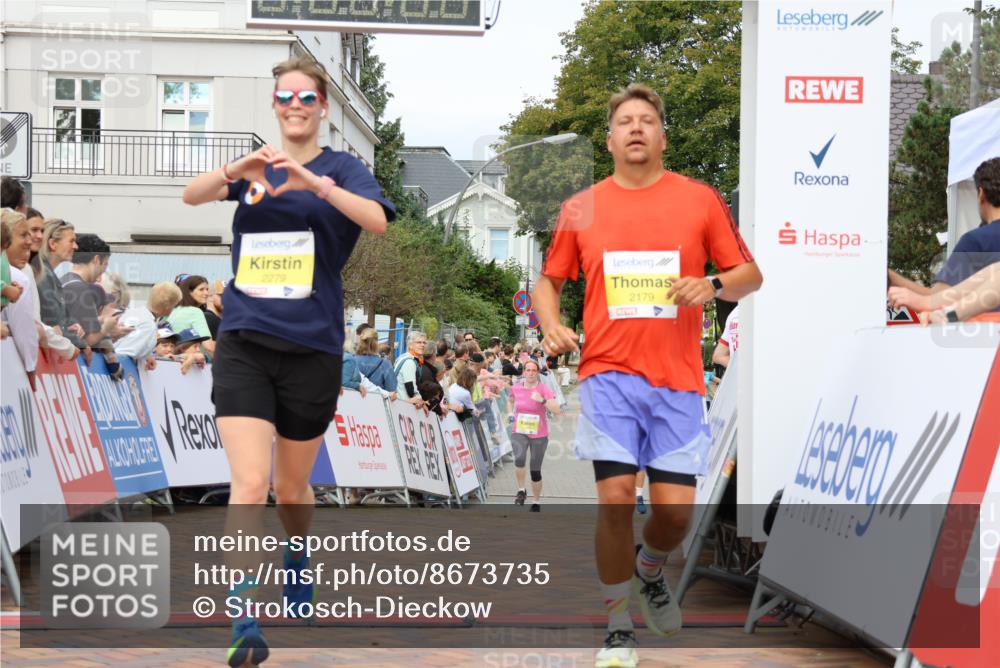 31.08.2025 - 21. Blankeneser Heldenlauf Strokosch-Dieckow http://msf.ph/oto/8673735 31.08.2025 10:30:46 Ziel 2179, 2279, 2102 meine-sportfotos.de