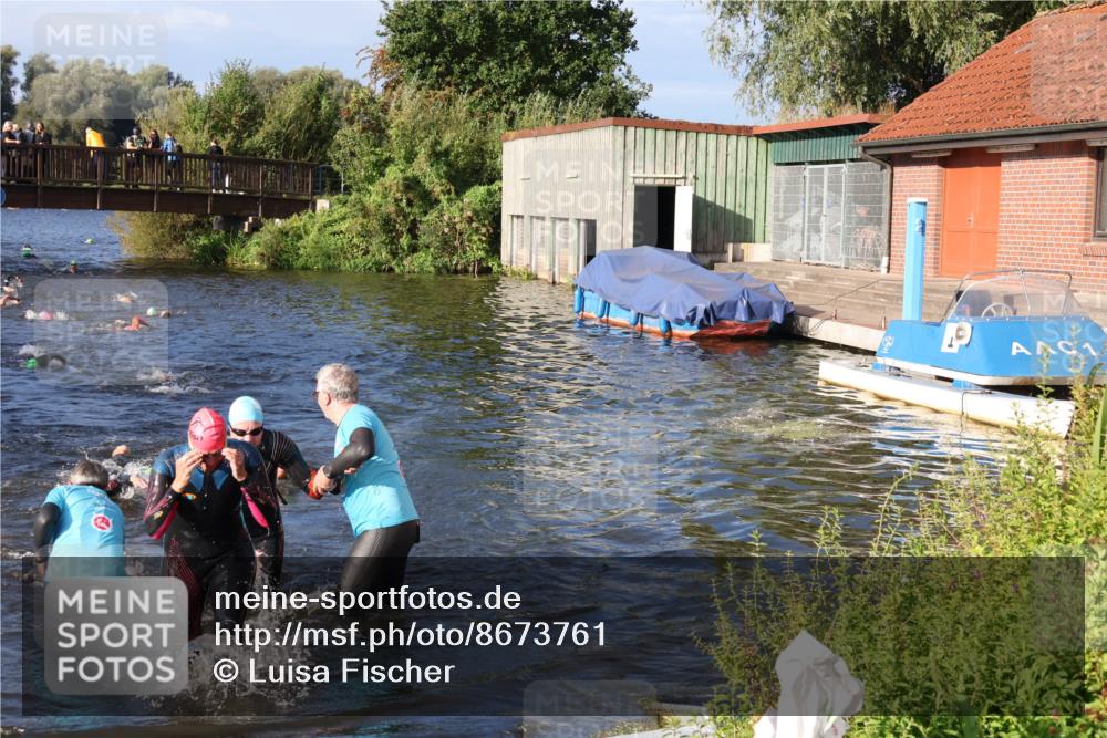 31.08.2025 - Elbe Triathlon Hamburg Luisa Fischer http://msf.ph/oto/8673761 31.08.2025 08:45:50 Schwimmen 261, 292, 324, 334, 384 meine-sportfotos.de