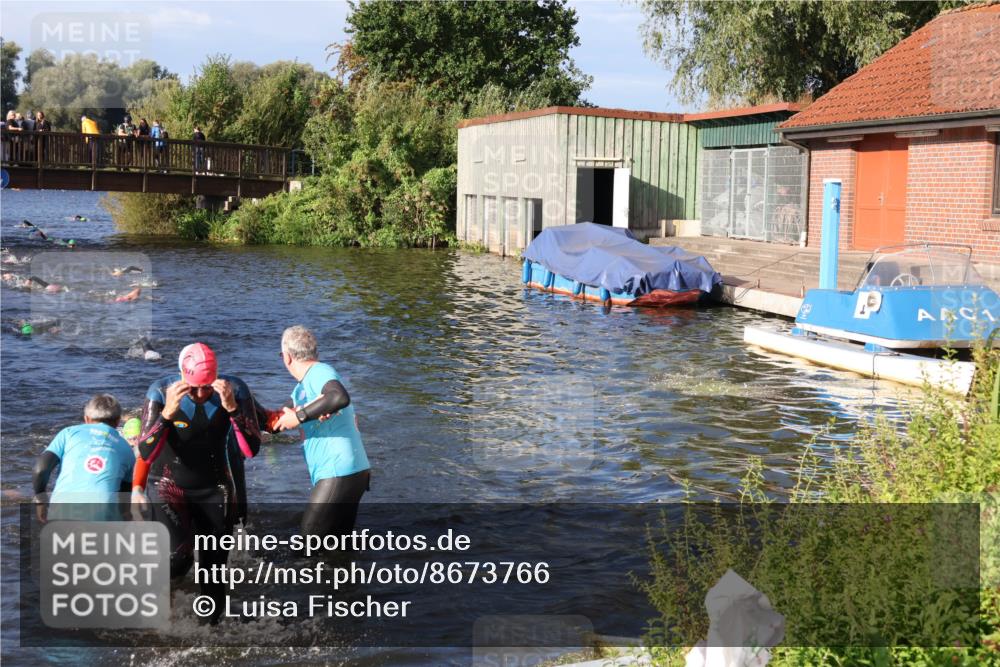 31.08.2025 - Elbe Triathlon Hamburg Luisa Fischer http://msf.ph/oto/8673766 31.08.2025 08:45:50 Schwimmen 261, 292, 324, 334, 384 meine-sportfotos.de