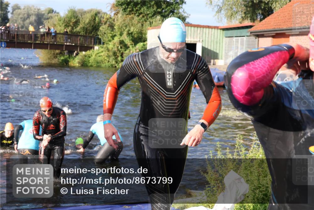 31.08.2025 - Elbe Triathlon Hamburg Luisa Fischer http://msf.ph/oto/8673799 31.08.2025 08:45:54 Schwimmen 260, 261, 285, 292, 324, 334, 384 meine-sportfotos.de