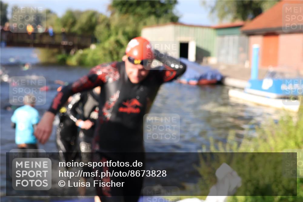 31.08.2025 - Elbe Triathlon Hamburg Luisa Fischer http://msf.ph/oto/8673828 31.08.2025 08:45:58 Schwimmen 260, 261, 285, 324, 334, 360 meine-sportfotos.de