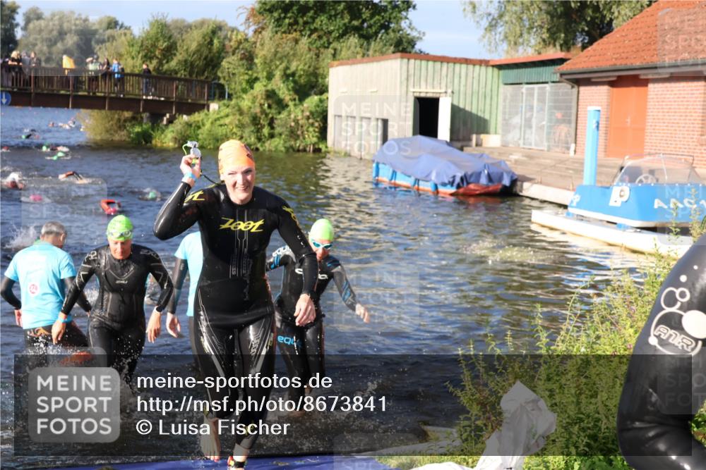 31.08.2025 - Elbe Triathlon Hamburg Luisa Fischer http://msf.ph/oto/8673841 31.08.2025 08:45:59 Schwimmen 260, 261, 285, 324, 334, 360 meine-sportfotos.de