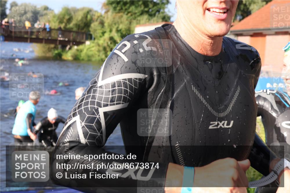 31.08.2025 - Elbe Triathlon Hamburg Luisa Fischer http://msf.ph/oto/8673874 31.08.2025 08:46:03 Schwimmen 246, 260, 285, 324, 360 meine-sportfotos.de