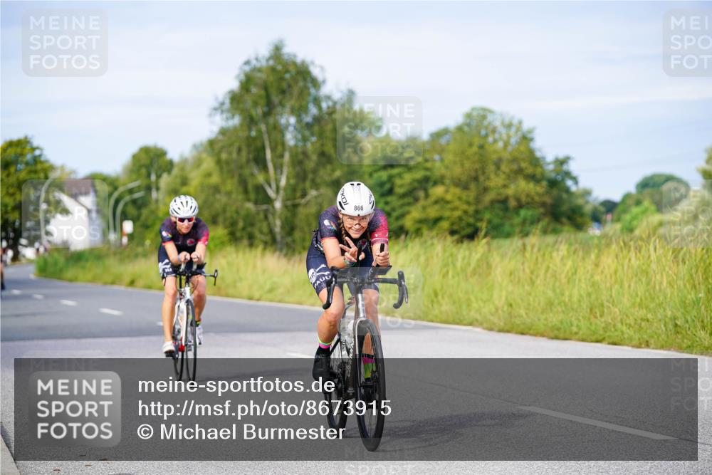 31.08.2025 - Elbe Triathlon Hamburg Michael Burmester http://msf.ph/oto/8673915 31.08.2025 10:13:15 Radfahren 417, 546, 719, 770, 833, 866, 913 meine-sportfotos.de