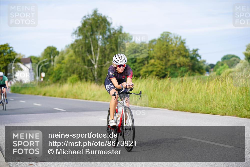 31.08.2025 - Elbe Triathlon Hamburg Michael Burmester http://msf.ph/oto/8673921 31.08.2025 10:13:16 Radfahren 417, 477, 546, 719, 833, 866, 913 meine-sportfotos.de