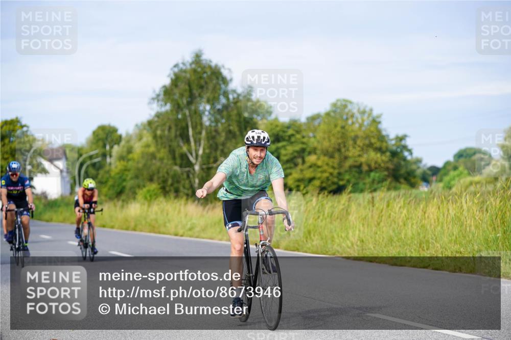 31.08.2025 - Elbe Triathlon Hamburg Michael Burmester http://msf.ph/oto/8673946 31.08.2025 10:13:18 Radfahren 417, 477, 494, 546, 833, 866, 913 meine-sportfotos.de