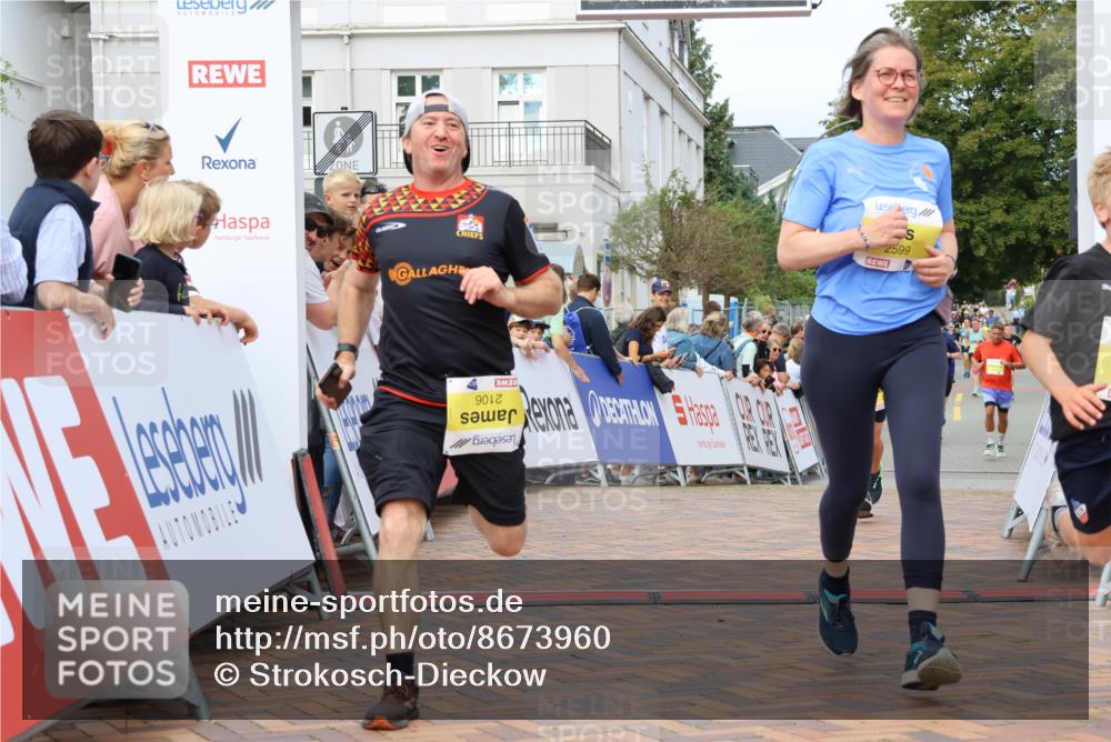 31.08.2025 - 21. Blankeneser Heldenlauf Strokosch-Dieckow http://msf.ph/oto/8673960 31.08.2025 10:30:37 Ziel 2560, 2106, 2599, 2102 meine-sportfotos.de