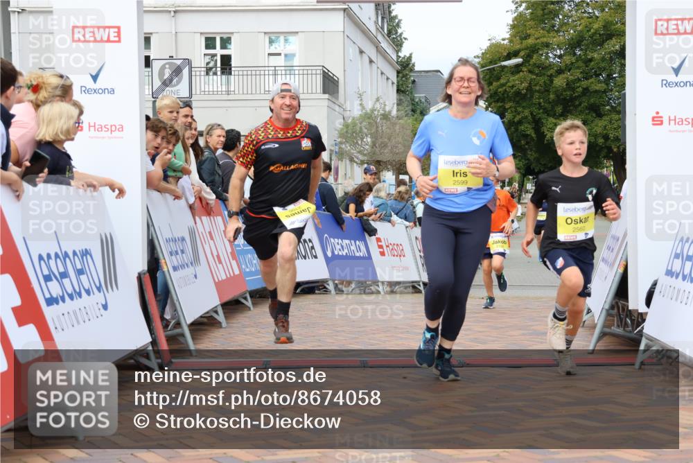 31.08.2025 - 21. Blankeneser Heldenlauf Strokosch-Dieckow http://msf.ph/oto/8674058 31.08.2025 10:30:37 Ziel 2560, 2106, 2599, 2102 meine-sportfotos.de