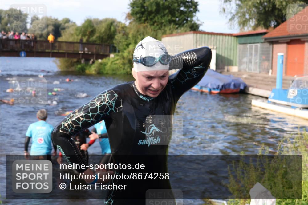 31.08.2025 - Elbe Triathlon Hamburg Luisa Fischer http://msf.ph/oto/8674258 31.08.2025 08:47:22 Schwimmen 290, 347 meine-sportfotos.de