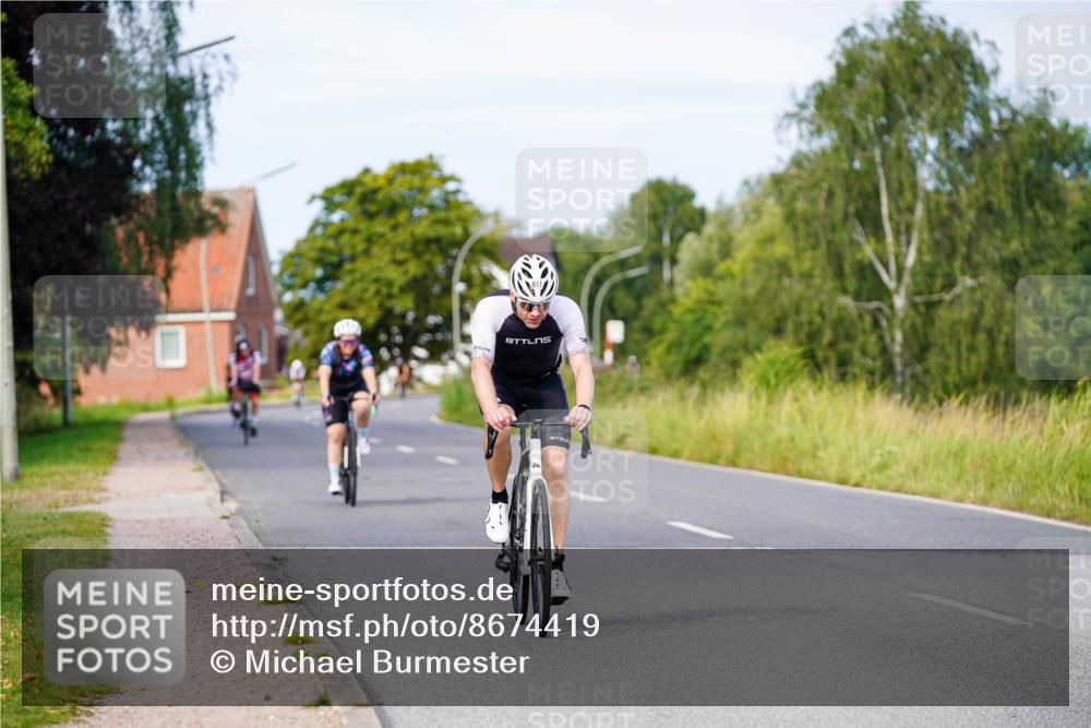 31.08.2025 - Elbe Triathlon Hamburg Michael Burmester http://msf.ph/oto/8674419 31.08.2025 10:14:55 Radfahren 615, 617, 717, 800 meine-sportfotos.de