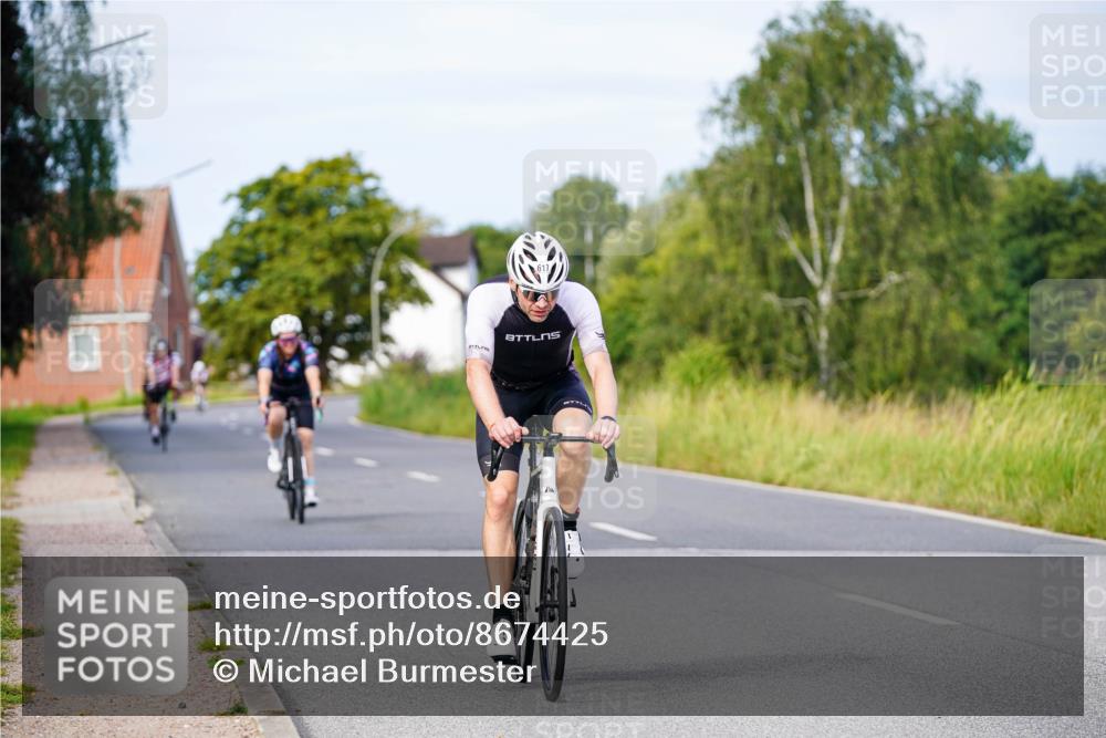 31.08.2025 - Elbe Triathlon Hamburg Michael Burmester http://msf.ph/oto/8674425 31.08.2025 10:14:55 Radfahren 615, 617, 717, 800 meine-sportfotos.de
