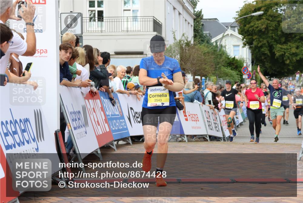 31.08.2025 - 21. Blankeneser Heldenlauf Strokosch-Dieckow http://msf.ph/oto/8674428 31.08.2025 10:30:11 Ziel 2210, 2445, 2444, 2169, 2226, 2543 meine-sportfotos.de