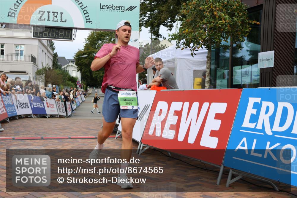 31.08.2025 - 21. Blankeneser Heldenlauf Strokosch-Dieckow http://msf.ph/oto/8674565 31.08.2025 10:50:33 Ziel 3699, 3354, 3564 meine-sportfotos.de