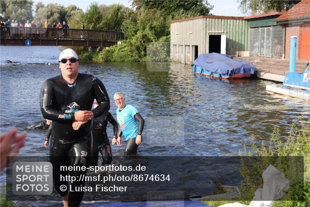 31.08.2025 - Elbe Triathlon Hamburg Luisa Fischer http://msf.ph/oto/8674634 31.08.2025 08:48:33 Schwimmen 289, 361, 374 meine-sportfotos.de