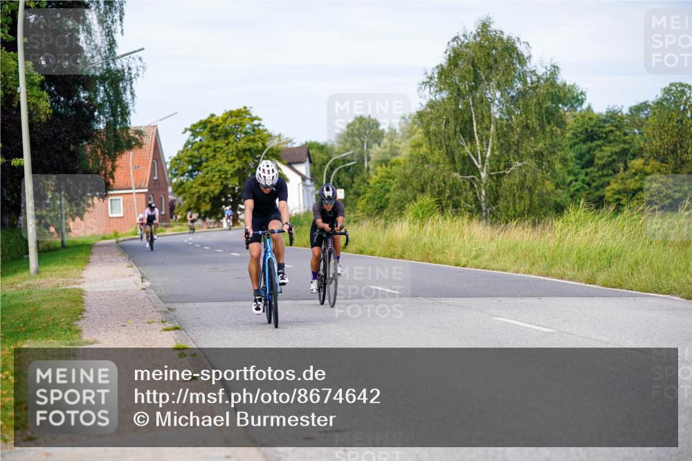 31.08.2025 - Elbe Triathlon Hamburg Michael Burmester http://msf.ph/oto/8674642 31.08.2025 10:15:42 Radfahren 579, 613, 732, 811 meine-sportfotos.de