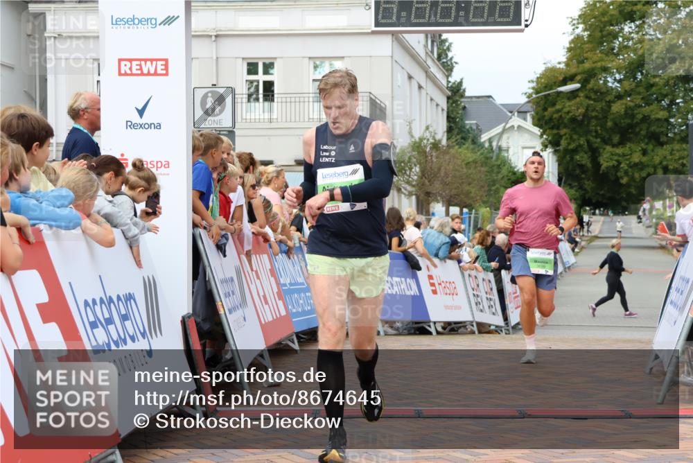 31.08.2025 - 21. Blankeneser Heldenlauf Strokosch-Dieckow http://msf.ph/oto/8674645 31.08.2025 10:50:30 Ziel 3699, 3354, 3564 meine-sportfotos.de