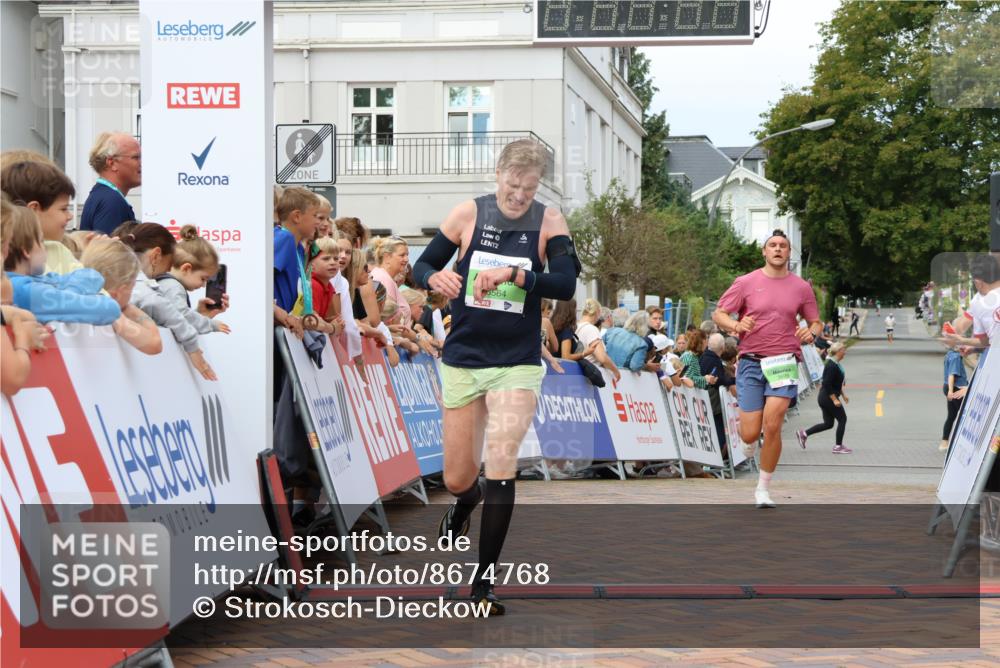 31.08.2025 - 21. Blankeneser Heldenlauf Strokosch-Dieckow http://msf.ph/oto/8674768 31.08.2025 10:50:30 Ziel 3699, 3354, 3564 meine-sportfotos.de