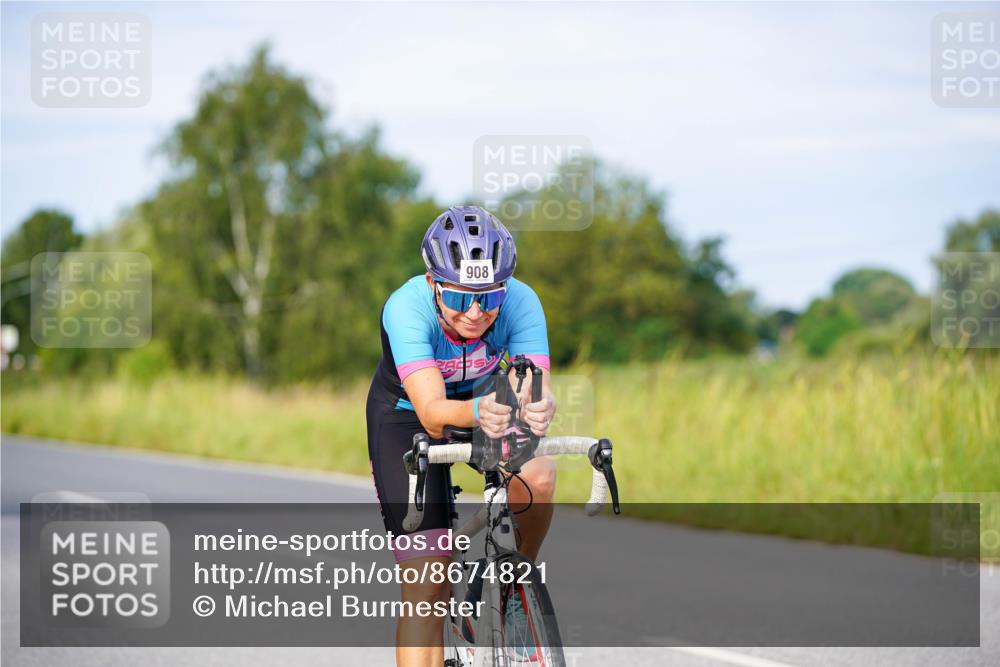 31.08.2025 - Elbe Triathlon Hamburg Michael Burmester http://msf.ph/oto/8674821 31.08.2025 10:16:44 Radfahren 666, 908 meine-sportfotos.de