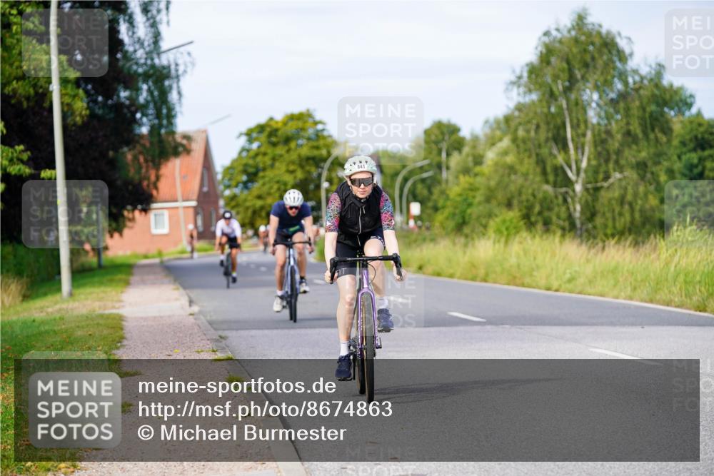 31.08.2025 - Elbe Triathlon Hamburg Michael Burmester http://msf.ph/oto/8674863 31.08.2025 10:16:55 Radfahren 427, 804, 841, 928 meine-sportfotos.de