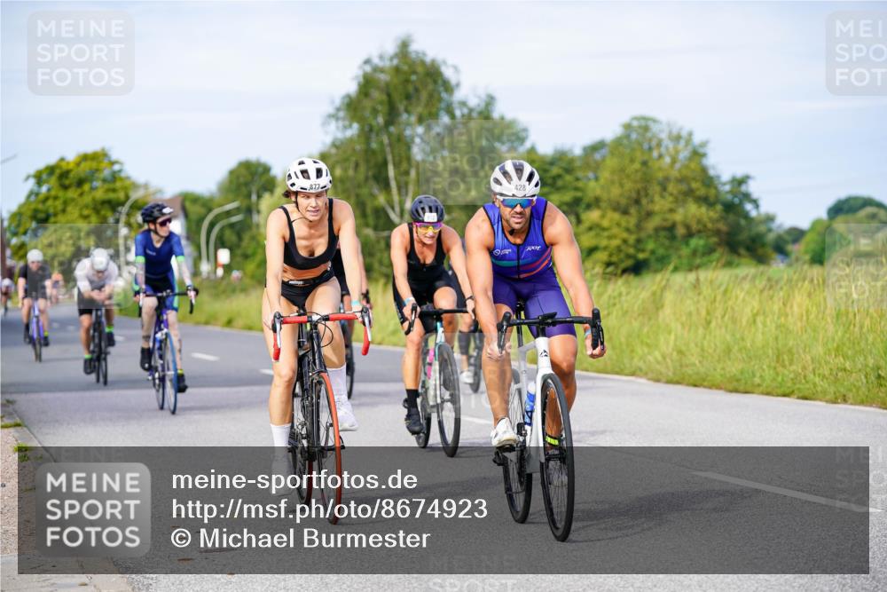 31.08.2025 - Elbe Triathlon Hamburg Michael Burmester http://msf.ph/oto/8674923 31.08.2025 10:17:11 Radfahren 671, 682, 696, 727, 739, 754, 786, 874, 877, 912 meine-sportfotos.de