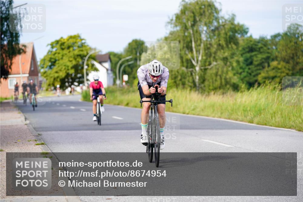 31.08.2025 - Elbe Triathlon Hamburg Michael Burmester http://msf.ph/oto/8674954 31.08.2025 10:17:20 Radfahren 826, 923, 1017 meine-sportfotos.de