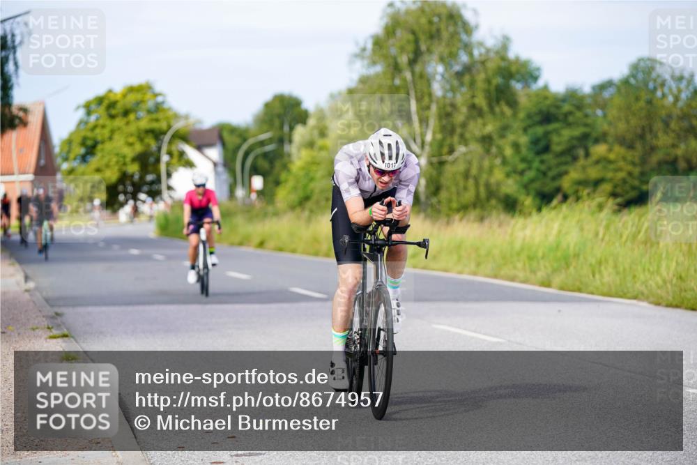 31.08.2025 - Elbe Triathlon Hamburg Michael Burmester http://msf.ph/oto/8674957 31.08.2025 10:17:20 Radfahren 826, 923, 1017 meine-sportfotos.de