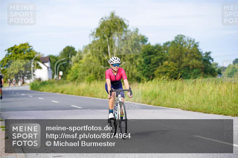 31.08.2025 - Elbe Triathlon Hamburg Michael Burmester http://msf.ph/oto/8674964 31.08.2025 10:17:22 Radfahren 826, 923, 1017 meine-sportfotos.de