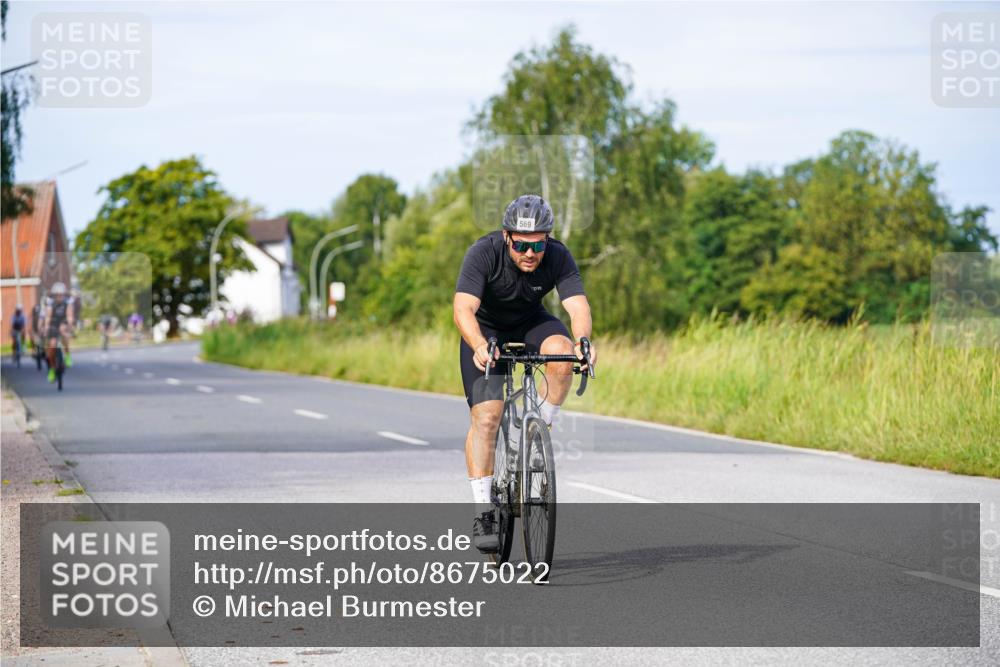 31.08.2025 - Elbe Triathlon Hamburg Michael Burmester http://msf.ph/oto/8675022 31.08.2025 10:17:46 Radfahren 569, 681 meine-sportfotos.de