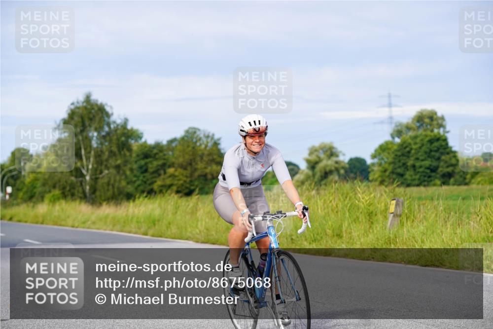 31.08.2025 - Elbe Triathlon Hamburg Michael Burmester http://msf.ph/oto/8675068 31.08.2025 10:17:56 Radfahren 570, 681, 684, 750, 838, 859 meine-sportfotos.de