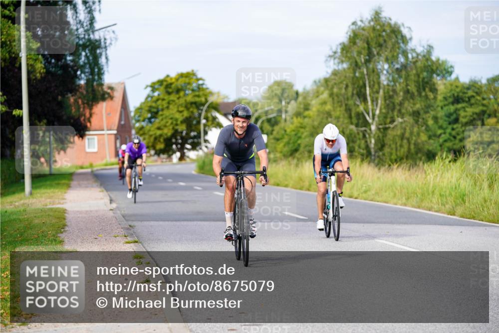 31.08.2025 - Elbe Triathlon Hamburg Michael Burmester http://msf.ph/oto/8675079 31.08.2025 10:18:01 Radfahren 461, 684, 750, 909 meine-sportfotos.de