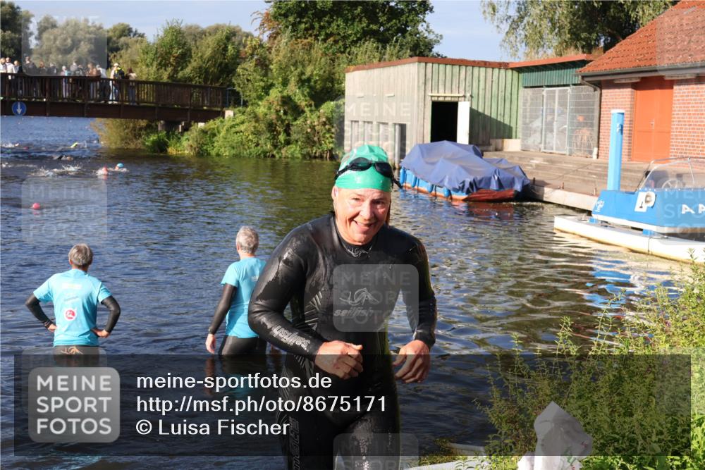 31.08.2025 - Elbe Triathlon Hamburg Luisa Fischer http://msf.ph/oto/8675171 31.08.2025 08:55:28 Schwimmen 302 meine-sportfotos.de