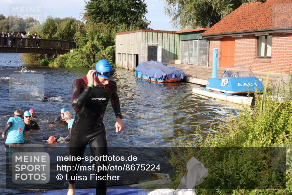 31.08.2025 - Elbe Triathlon Hamburg Luisa Fischer http://msf.ph/oto/8675224 31.08.2025 08:56:00 Schwimmen 304, 441, 450, 468, 549 meine-sportfotos.de