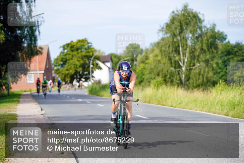 31.08.2025 - Elbe Triathlon Hamburg Michael Burmester http://msf.ph/oto/8675229 31.08.2025 10:18:58 Radfahren 690, 901 meine-sportfotos.de