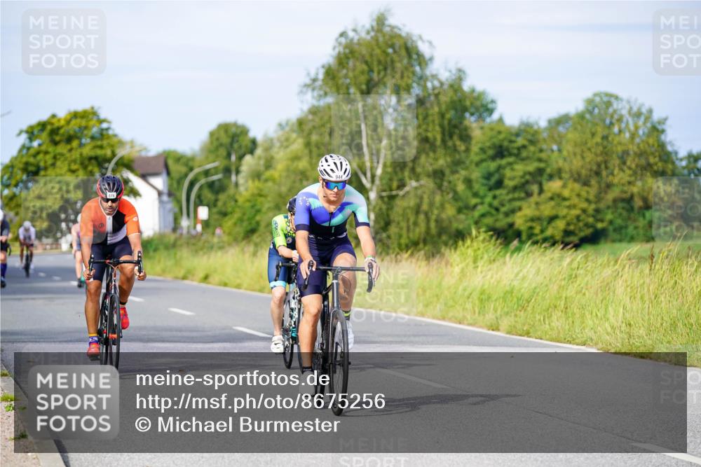 31.08.2025 - Elbe Triathlon Hamburg Michael Burmester http://msf.ph/oto/8675256 31.08.2025 10:19:06 Radfahren 487, 674, 690, 713, 735, 777, 856, 944 meine-sportfotos.de