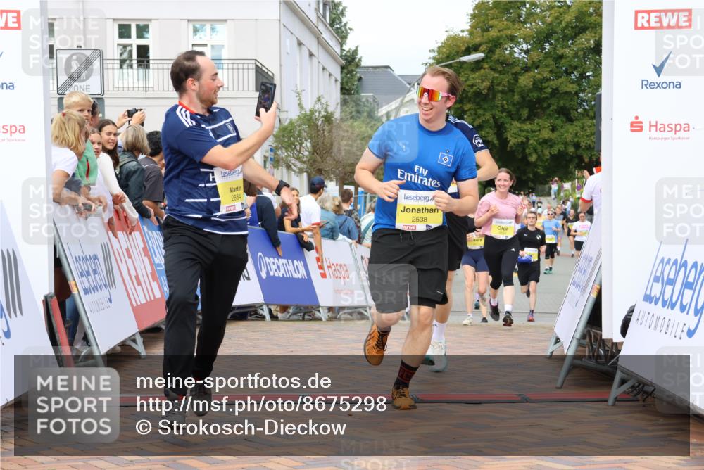 31.08.2025 - 21. Blankeneser Heldenlauf Strokosch-Dieckow http://msf.ph/oto/8675298 31.08.2025 10:29:32 Ziel 2614, 2615, 2684, 2538, 2558, 2277 meine-sportfotos.de