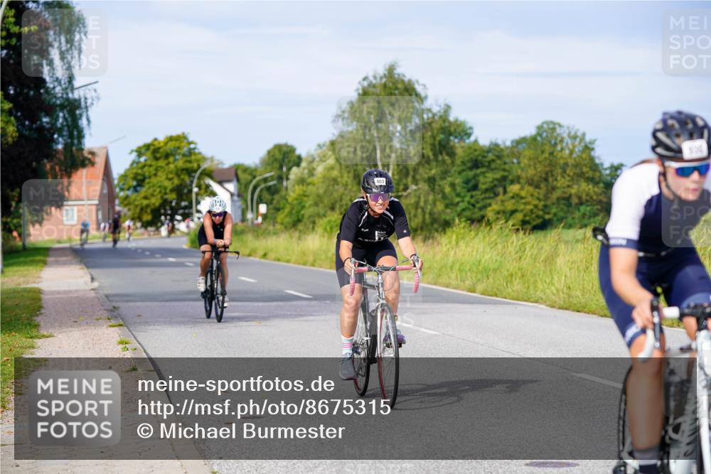 31.08.2025 - Elbe Triathlon Hamburg Michael Burmester http://msf.ph/oto/8675315 31.08.2025 10:19:15 Radfahren 713, 803, 828, 856, 930 meine-sportfotos.de