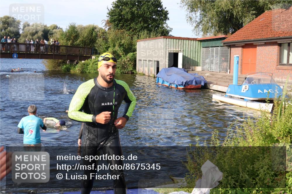 31.08.2025 - Elbe Triathlon Hamburg Luisa Fischer http://msf.ph/oto/8675345 31.08.2025 08:56:31 Schwimmen 412, 465, 492 meine-sportfotos.de