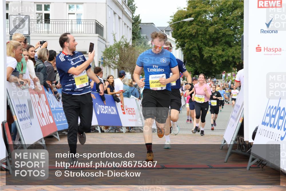 31.08.2025 - 21. Blankeneser Heldenlauf Strokosch-Dieckow http://msf.ph/oto/8675367 31.08.2025 10:29:32 Ziel 2614, 2615, 2684, 2538, 2558, 2277 meine-sportfotos.de