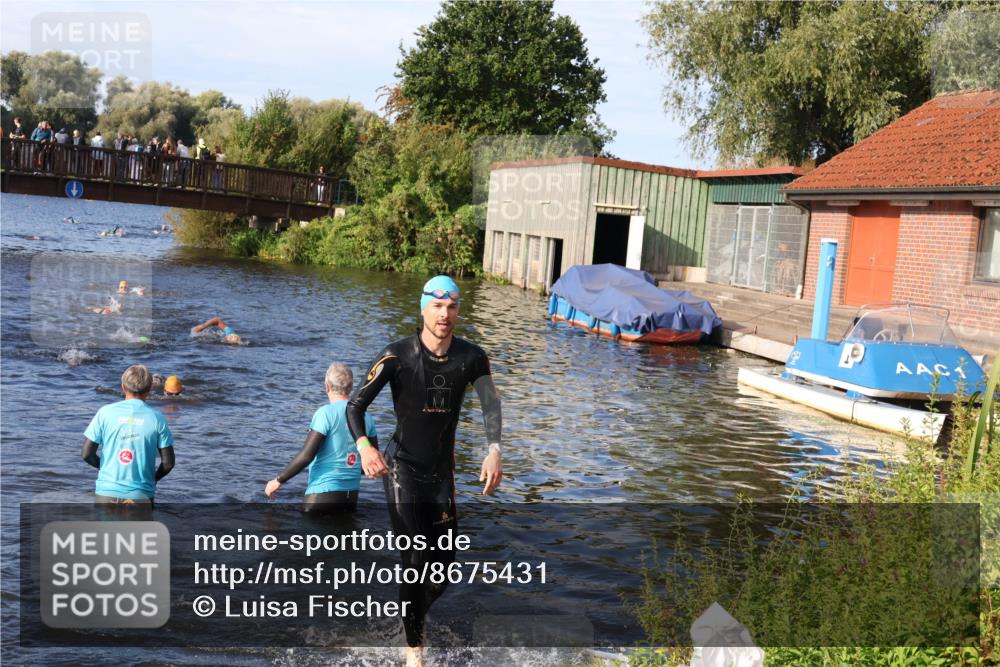 31.08.2025 - Elbe Triathlon Hamburg Luisa Fischer http://msf.ph/oto/8675431 31.08.2025 08:57:11 Schwimmen 458, 542 meine-sportfotos.de