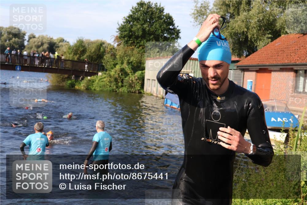 31.08.2025 - Elbe Triathlon Hamburg Luisa Fischer http://msf.ph/oto/8675441 31.08.2025 08:57:13 Schwimmen 458, 542 meine-sportfotos.de