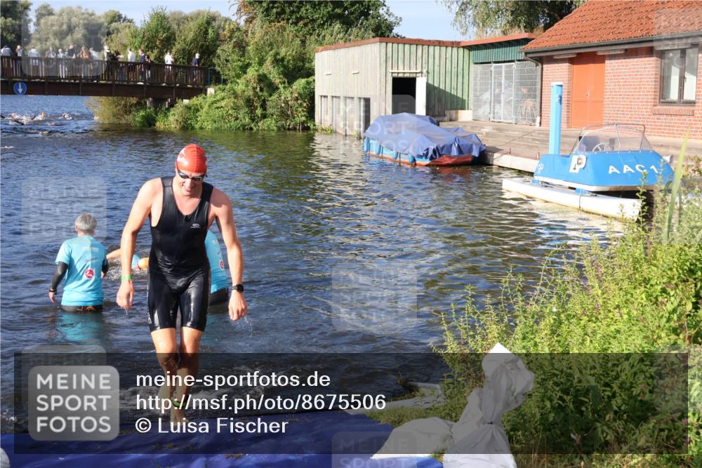 31.08.2025 - Elbe Triathlon Hamburg Luisa Fischer http://msf.ph/oto/8675506 31.08.2025 08:57:35 Schwimmen 532, 550 meine-sportfotos.de