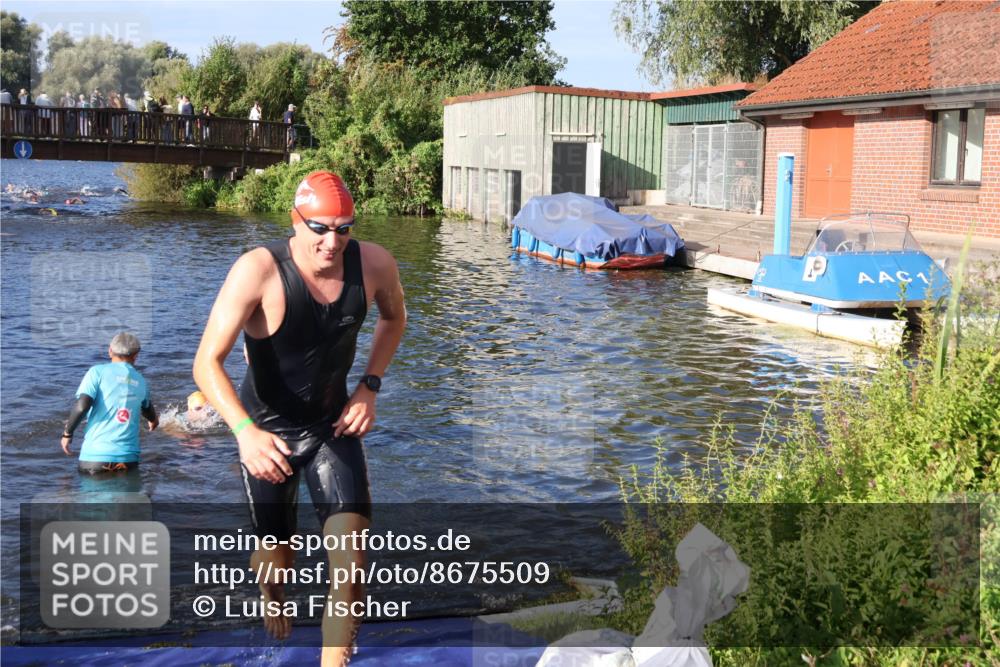 31.08.2025 - Elbe Triathlon Hamburg Luisa Fischer http://msf.ph/oto/8675509 31.08.2025 08:57:35 Schwimmen 532, 550 meine-sportfotos.de