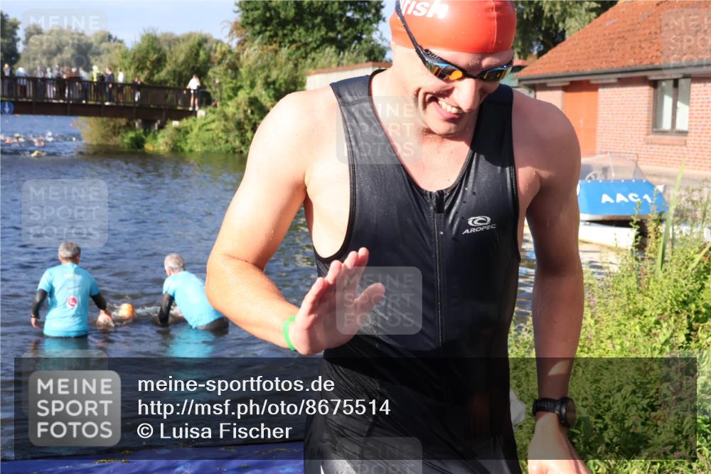 31.08.2025 - Elbe Triathlon Hamburg Luisa Fischer http://msf.ph/oto/8675514 31.08.2025 08:57:36 Schwimmen 532, 550 meine-sportfotos.de