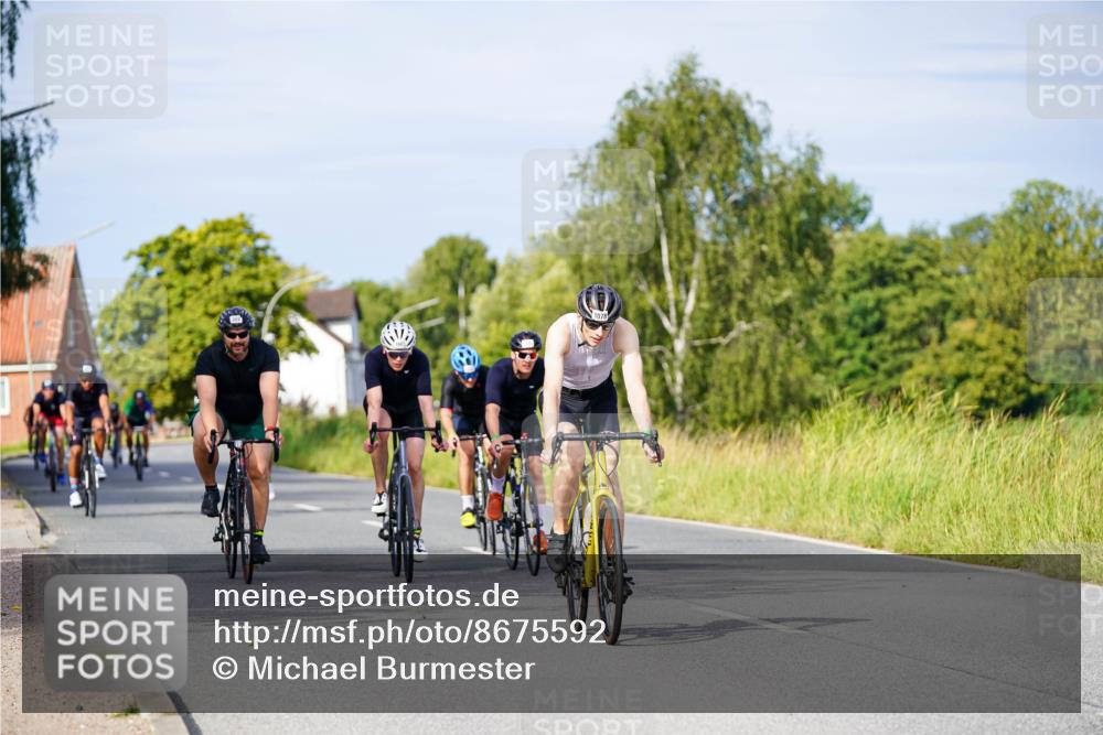 31.08.2025 - Elbe Triathlon Hamburg Michael Burmester http://msf.ph/oto/8675592 31.08.2025 10:20:46 Radfahren 564, 588, 749, 947, 968, 1012, 1023, 1045, 1078, 1100 meine-sportfotos.de