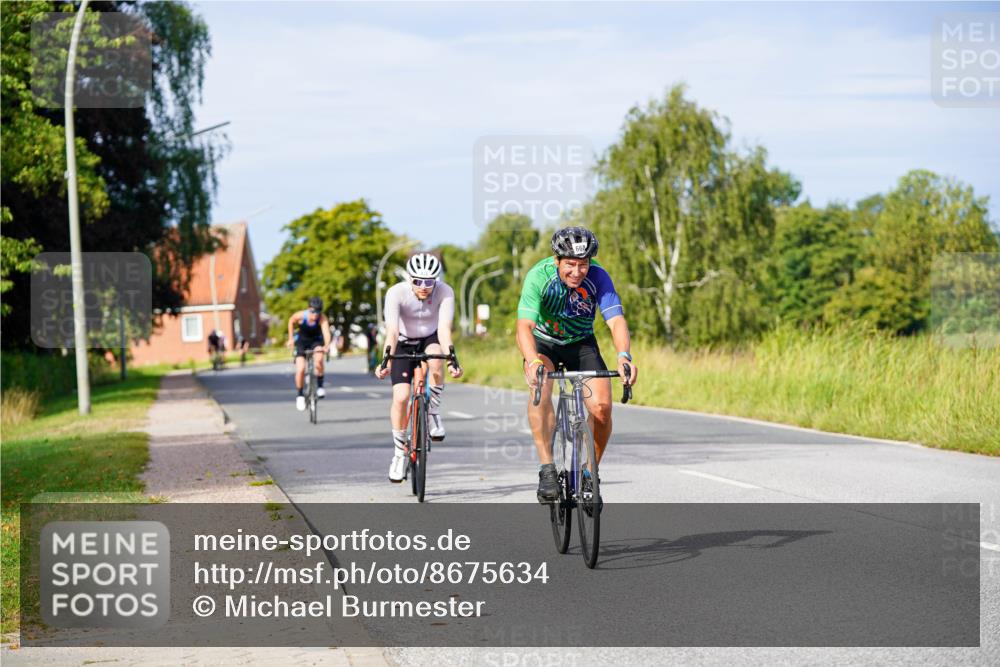 31.08.2025 - Elbe Triathlon Hamburg Michael Burmester http://msf.ph/oto/8675634 31.08.2025 10:20:53 Radfahren 419, 564, 880, 931, 947, 1012 meine-sportfotos.de