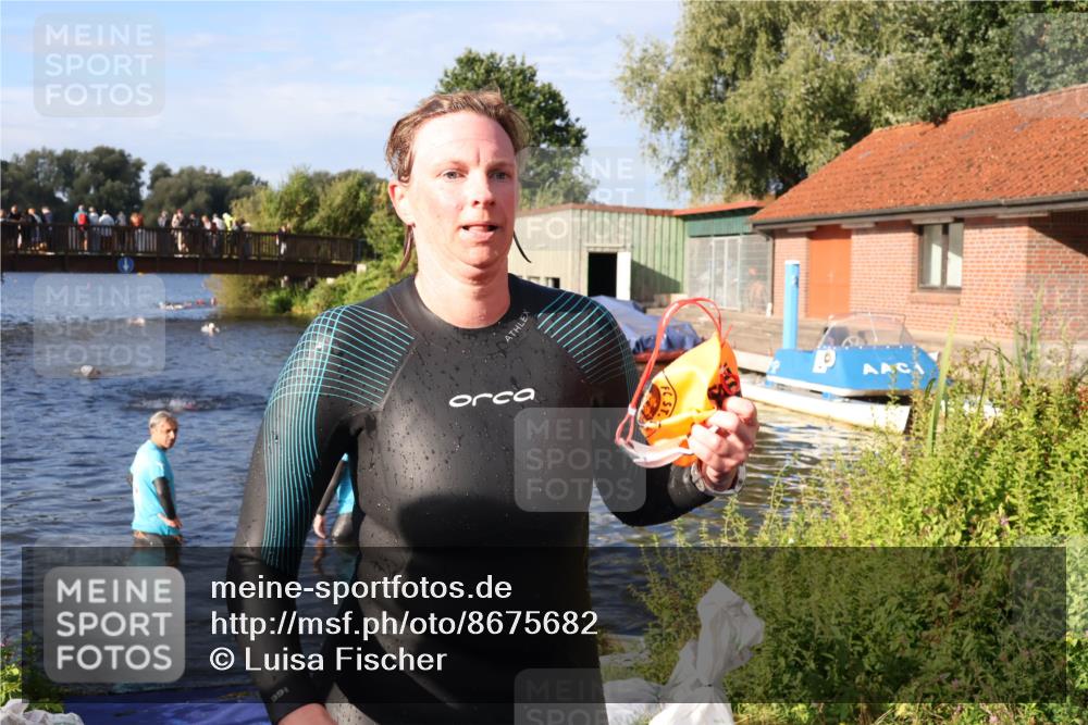 31.08.2025 - Elbe Triathlon Hamburg Luisa Fischer http://msf.ph/oto/8675682 31.08.2025 08:59:32 Schwimmen 322 meine-sportfotos.de