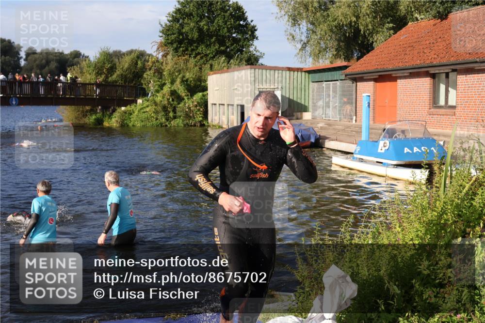 31.08.2025 - Elbe Triathlon Hamburg Luisa Fischer http://msf.ph/oto/8675702 31.08.2025 08:59:48 Schwimmen 445, 453 meine-sportfotos.de